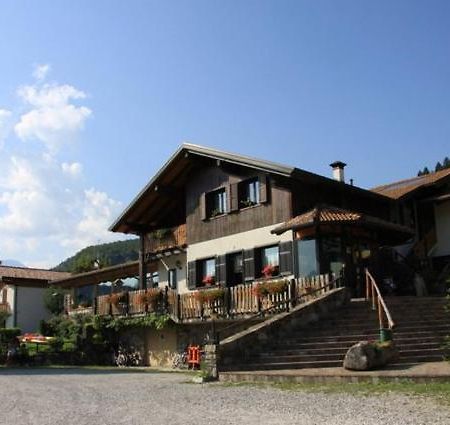 Al Fogolar Hotell Villa Santina Exteriör bild