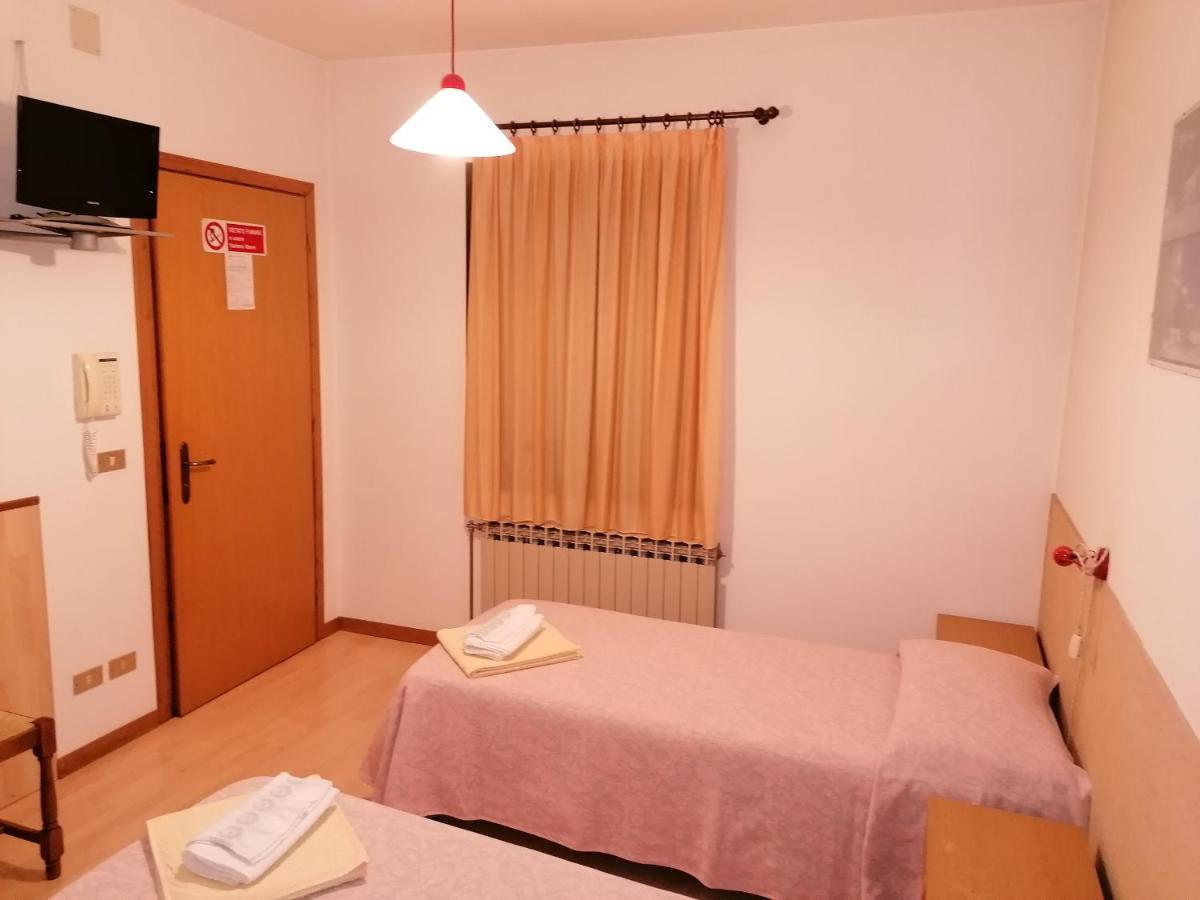 Al Fogolar Hotell Villa Santina Exteriör bild
